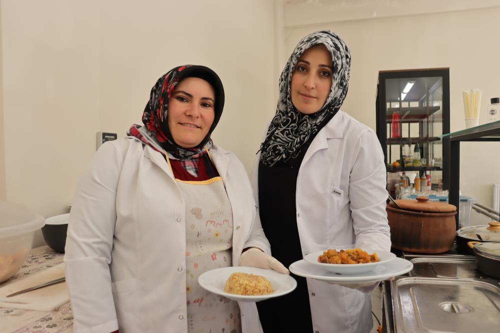 kadınlar lokanta