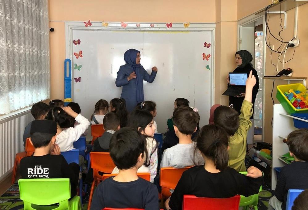 Kur'an kurslarında "Teknoloji Bağımlılığı" ve "Madde Bağımlılığı" eğitimi verildi
