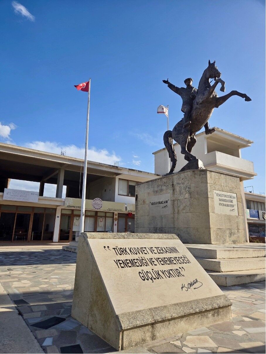 Atatürk Heykeli Kıbrıs
