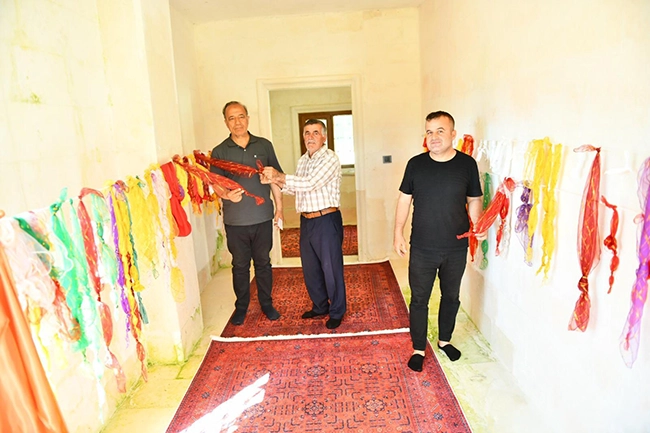 Ezidilerden Türbe Tadilatı