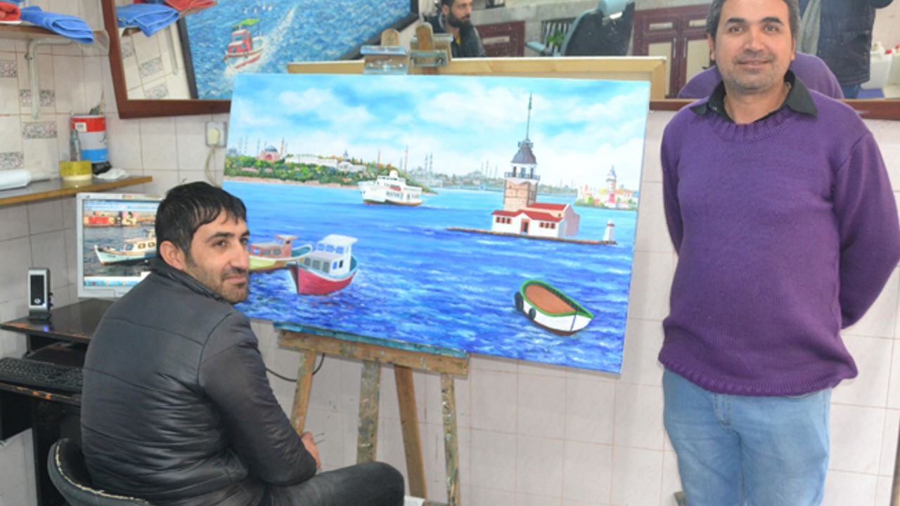 Kuaför ve resim atölyesi iç içe