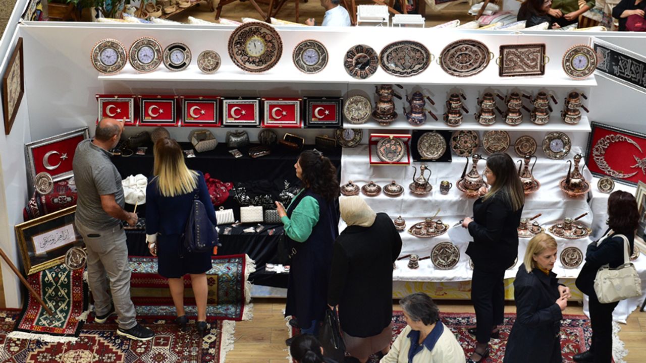“Türkiye Cumhuriyeti’nin 100. yılında 1000 yıllık hafıza” sergisi sanatseverlerle buluştu