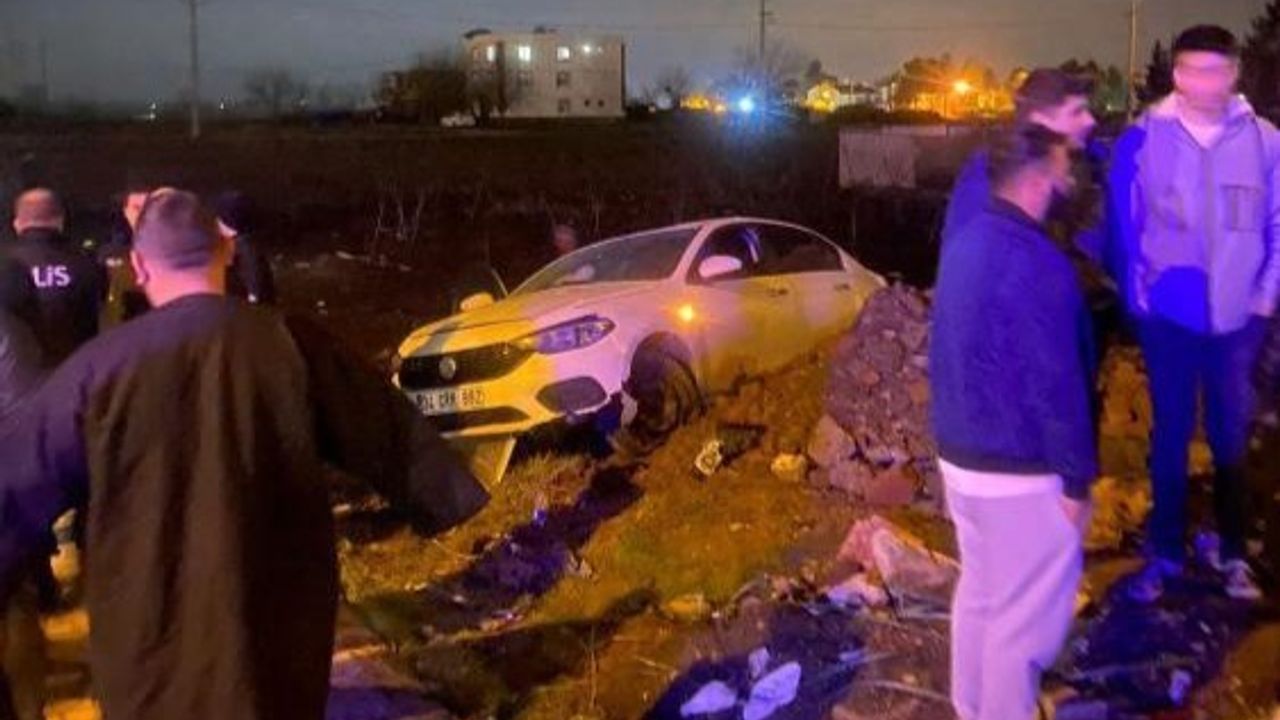Diyarbakır’da kontrolden çıkan otomobil kaza yaptı