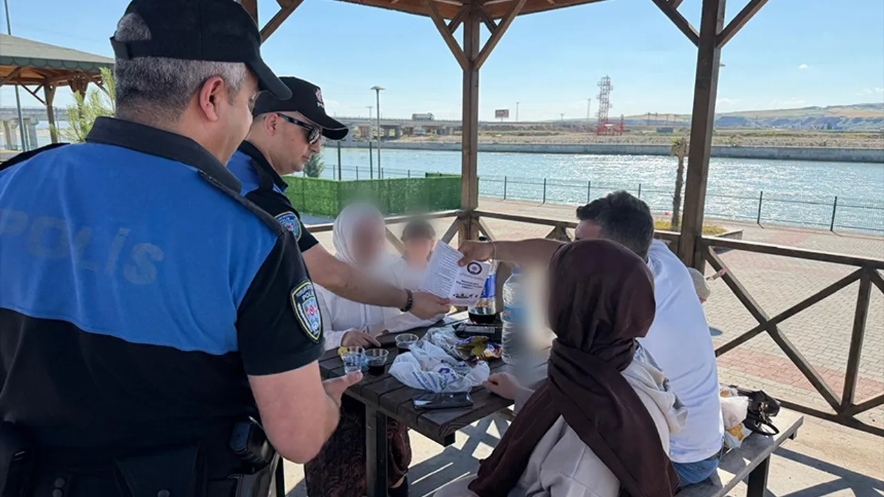 Emniyet birimleri, vatandaşları bilgilendirdi