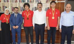 NASIROĞLU'NDAN TÜBİTAK ŞAMPİYONLARINA BURS