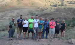 Ağrı Dağı'nda zirve yapan turistler, aşure yedi