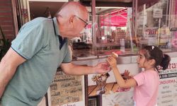 “SÜT DEDE”DEN ÇOCUKLARA 40 YILDIR ÜCRETSİZ DONDURMA