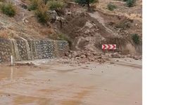 Sağanak yağış nedeniyle köy yolları bozuldu