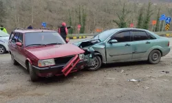 3 araç birbirine girdi: Sürücüler yara almadan kurtuldu