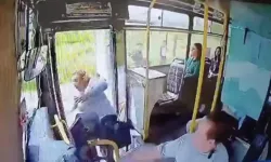 Kapısı açık otobüsten düşen kadın ağır yaralandı