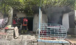 Evde çıkan yangında 2 çocuk dumandan etkilendi
