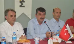 İŞ İNSANLARINA TECRÜBELERİNİ AKTARDI