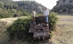 Bölge halkının ilgi odağı olan terkedilmiş tank, yıllardır gizemini koruyor