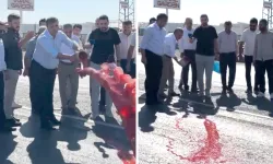 Yolu trafiğe kapatıp, kırmızı boya döktüler!