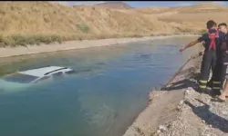 Batman'da otomobil sulama kanalına düştü, mahsur kalan 2 kişi kurtarıldı