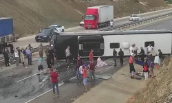 Yolcu otobüsü devrildi: 10 yaralı