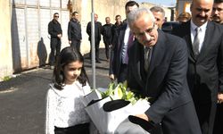 BAKAN’A BUKET ÇİÇEK NEHİR’DEN