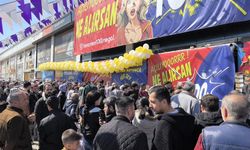 Ucuz alışveriş çılgınlığı... Birbirlerini böyle ezdiler