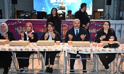 Kadir Gecesi’nde iftarını külliyede açtı
