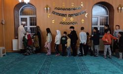 Çocuklara camiyi ve namazı sevdirmek için etkinlikler düzenleniyor