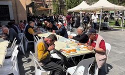 İmaret Camii’nde yüzlerce yıllık yemek dağıtım geleneği yaşatılıyor