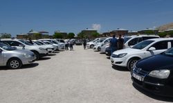 Oto pazarı satıcılarla doldu