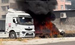 Batman’da terk edilmiş araçlar alev alev yandı, tır son anda kurtarıldı
