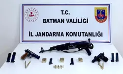 Jandarma’yı fark etti, kaleşnikofu attı