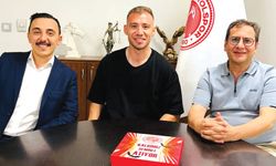 Deneyimli eldiven, sözleşme tazeledi