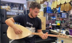 Her köşesi farklı ağaçtan olan bağlama
