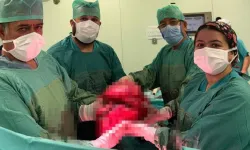 71 yaşındaki kadının karnından 9 kiloluk kitle çıkarıldı