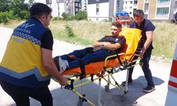 Motosiklet ile hasta servis minibüsü çarpıştı: 1 yaralı