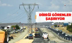 Yol ortasında yüksek gerilim hattı direği kaldı