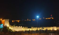 Tarihi Ardahan Kalesi ışıklandırıldı