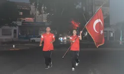 AY-YILDIZLI BAYRAĞI 5 KİLOMETRE TAŞIDILAR
