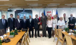 Polonya’da parlamenterler ve akademisyenlerle bir araya geldi
