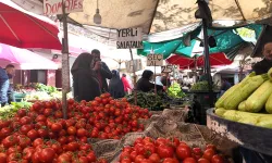 KÖY PAZARINDA DURGUNLUK
