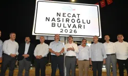 NECAT NASIROĞLU BULVARINDA HATIRA FOTOĞRAFI