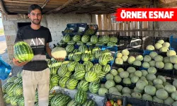 Bostanla iç içe olan bu büfede karpuz ve kavun uygun fiyatla satılıyor