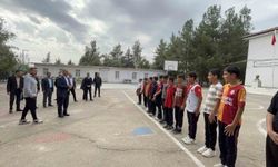 AK Partili Başkandan şampiyon okula hediye yağmuru