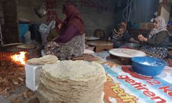 Kadınlardan imece usulü yufka geleneği