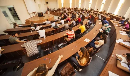 YÖK, depremzede öğrencilere tanınan özel öğrencilik hakkını 1 yıl daha uzattı