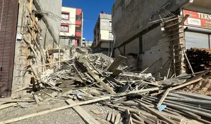Beton dökümü sonrası inşaat çöktü: 1’i ağır 2 yaralı