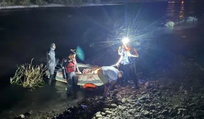 Batman'da Garzan Çayı'nda mahsur kalan piknikçiler kurtarıldı
