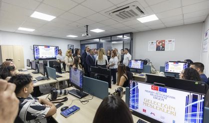 Gençleri geleceğin mesleklerine hazırlayacak merkez açıldı