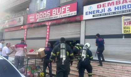 Batman'da büfe alevlere teslim oldu