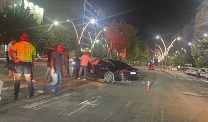 Batman'da iki otomobil çarpıştı: 2 yaralı