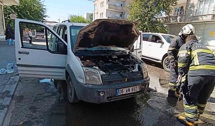 Batman'da park halindeki araçta yangın