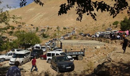 7 asırlık gelenek sürüyor: Şeyh Bube Türbesine binlerce kişilik ziyaretçi akını