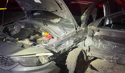 Batman'de şarampole yuvarlanan otomobilde sıkışan sürücü kurtarıldı